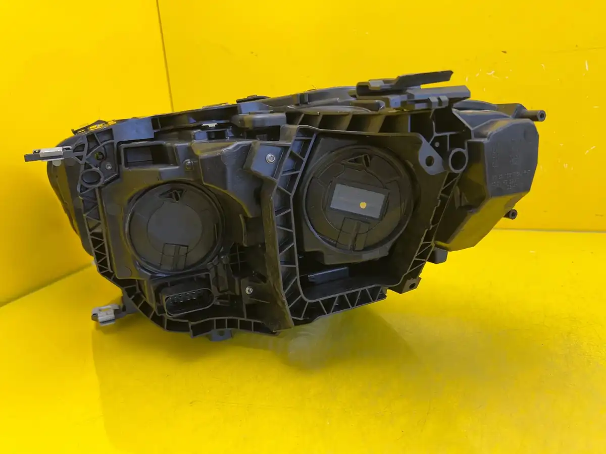 Far Dreapta Mercedes CLA C174 III 25- Multibeam LED