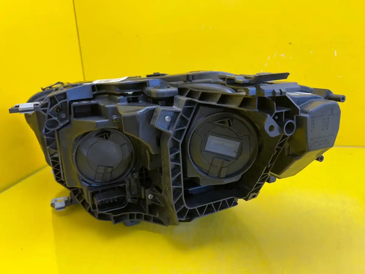 Far Dreapta Mercedes CLA C174 III 25- Multibeam LED