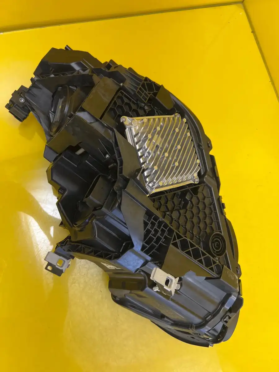 Far Dreapta Mercedes CLA C174 III 25- Multibeam LED