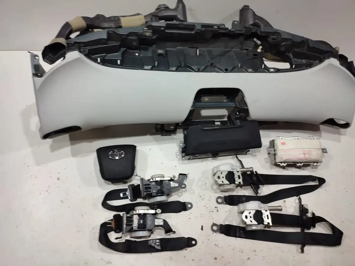 plansa bord toyota