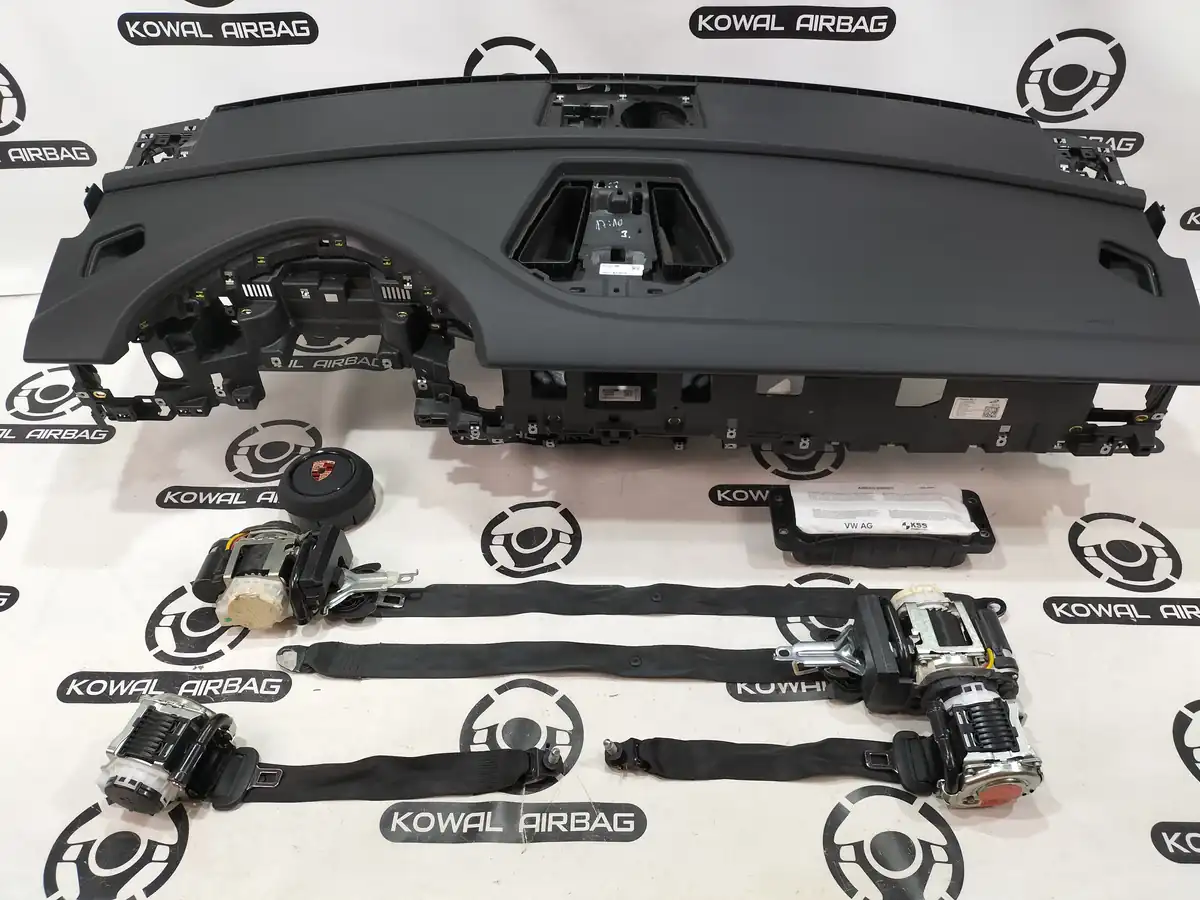 plansa bord porsche macan