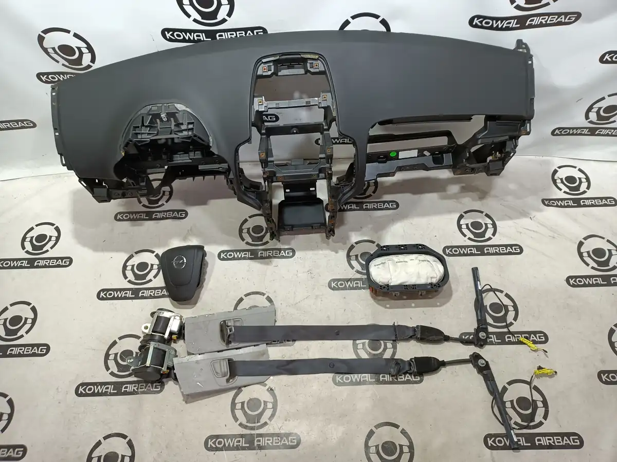 plansa bord opel zafira