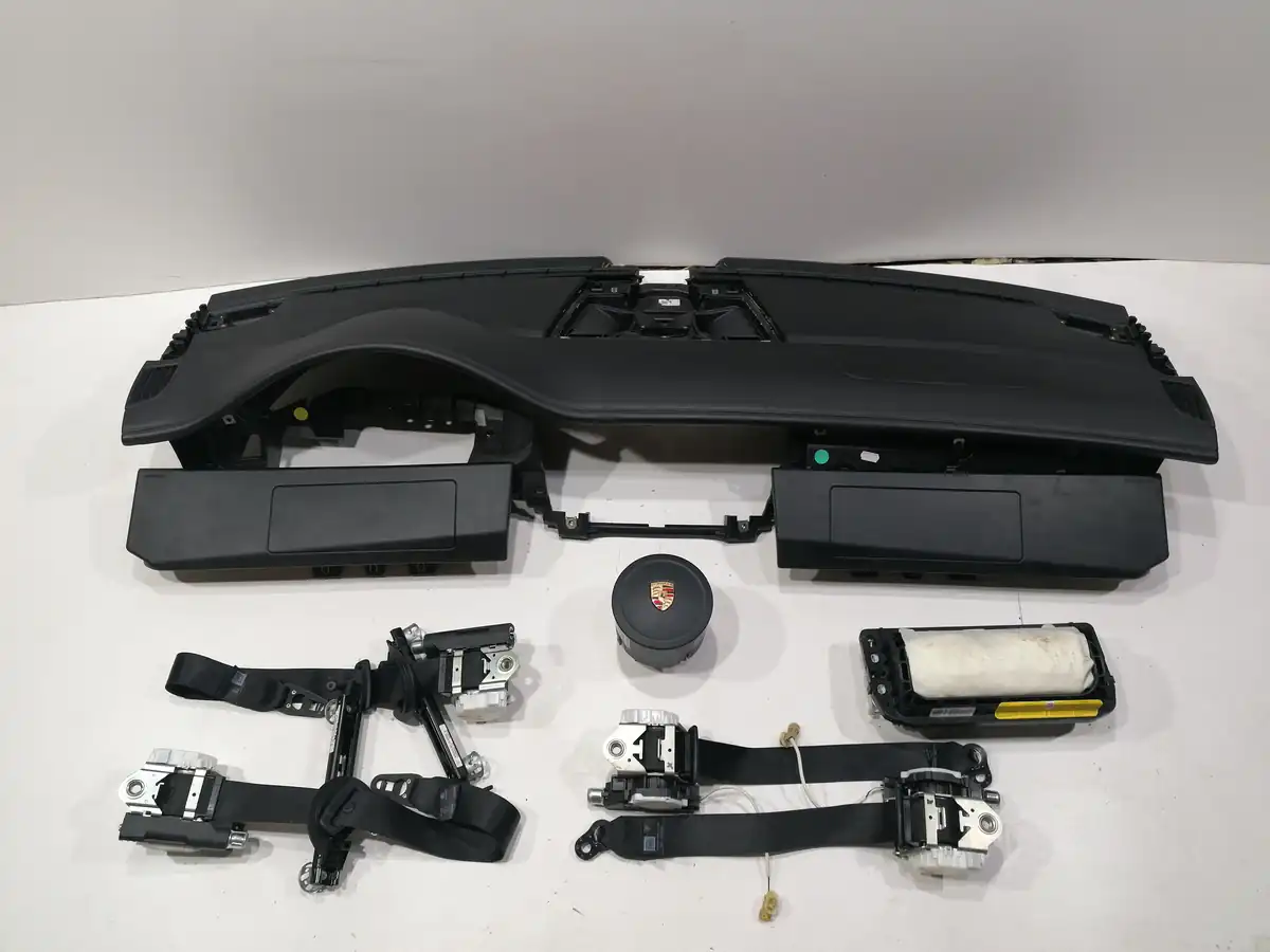 plansa bord porsche panamera