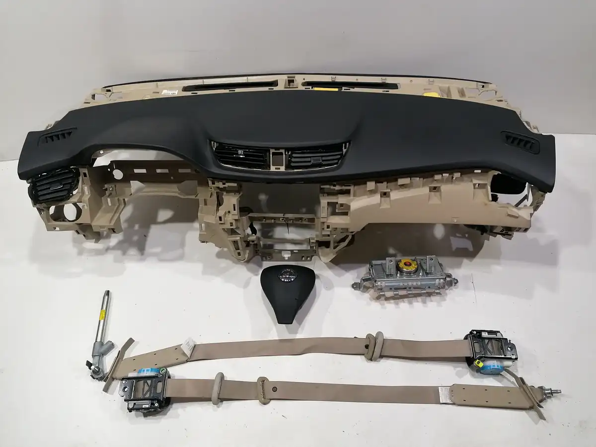 plansa bord nissan