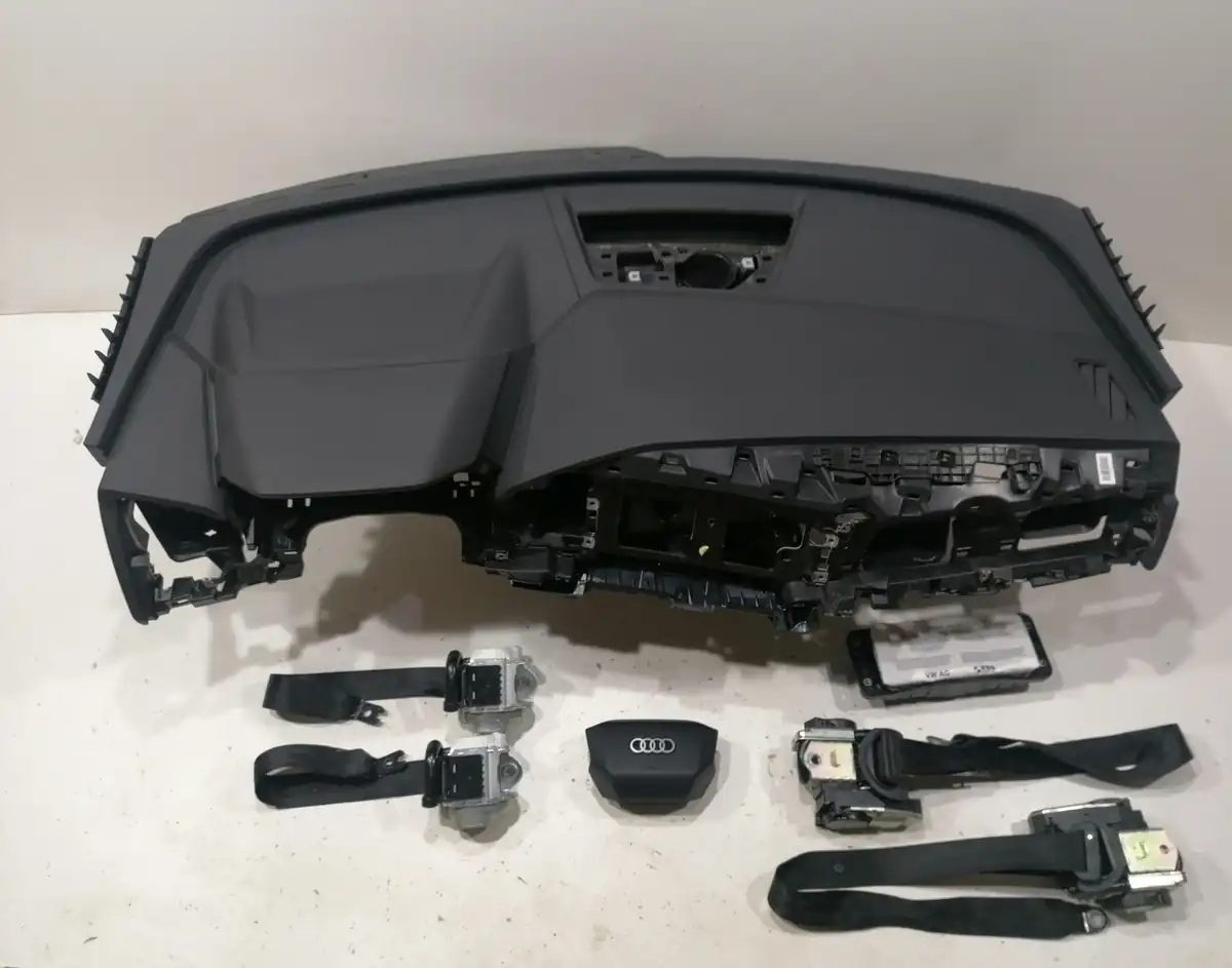 plansa bord audi q4