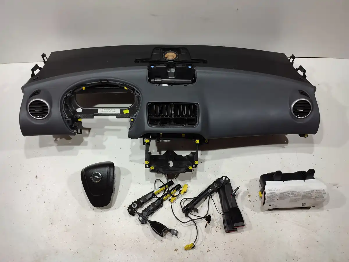 plansa bord opel meriva