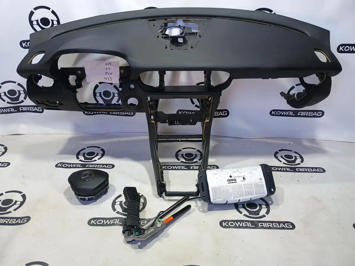 plansa bord mercedes-benz