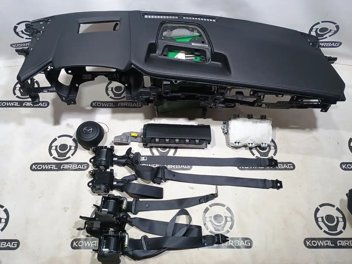 plansa bord mazda cx30