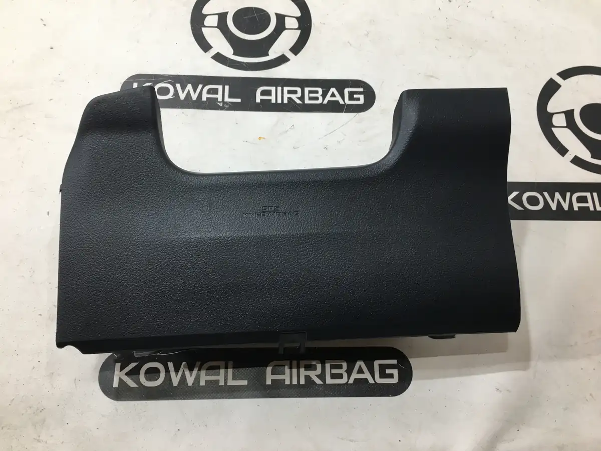 airbag genunchi toyota auris