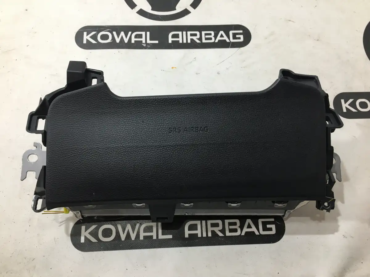 airbag genunchi toyota e21