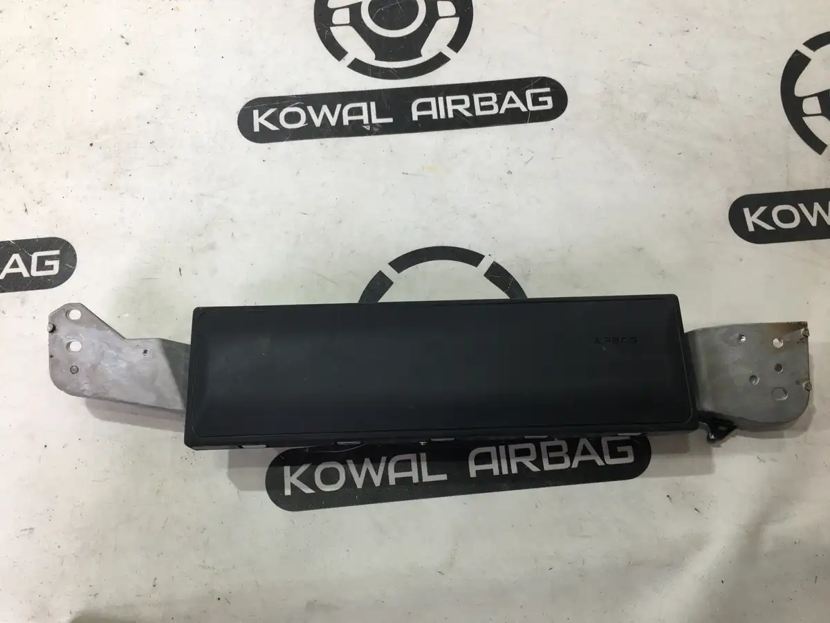 airbag genunchi porsche macan